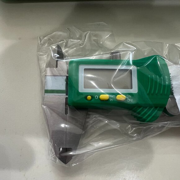 RCBS 6" Electronic Digital Caliper - Picture 5 of 5